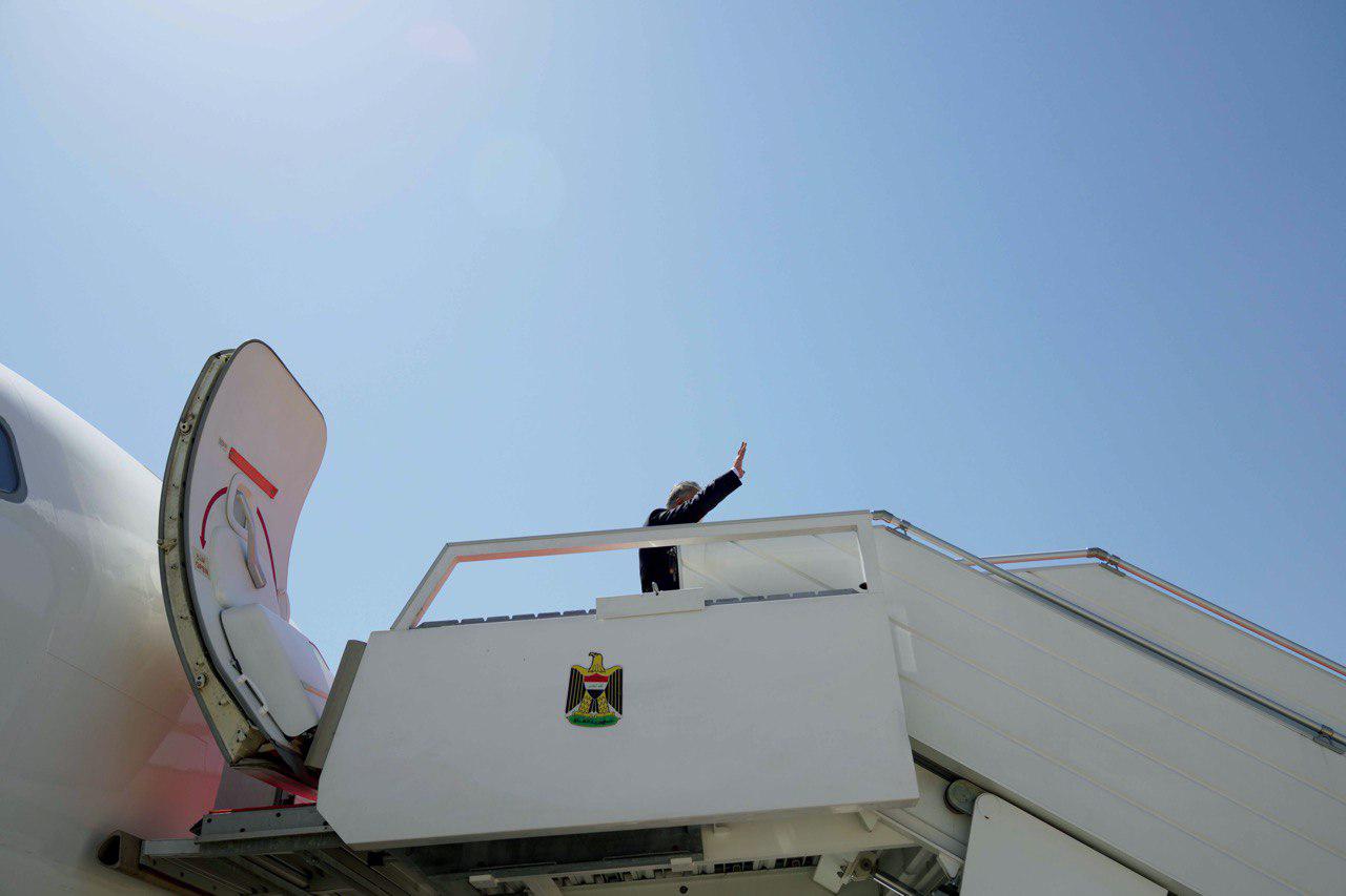 الكاظمي يبدأ زيارة رسمية إلى إيران على رأس وفد حكومي